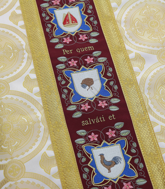Casulla de seda "Pasión y resurrección de Jesucristo" F820-K8
